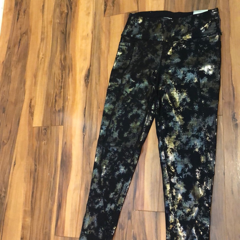 NWT Victoria Secret Knockout Tight w/side pockets